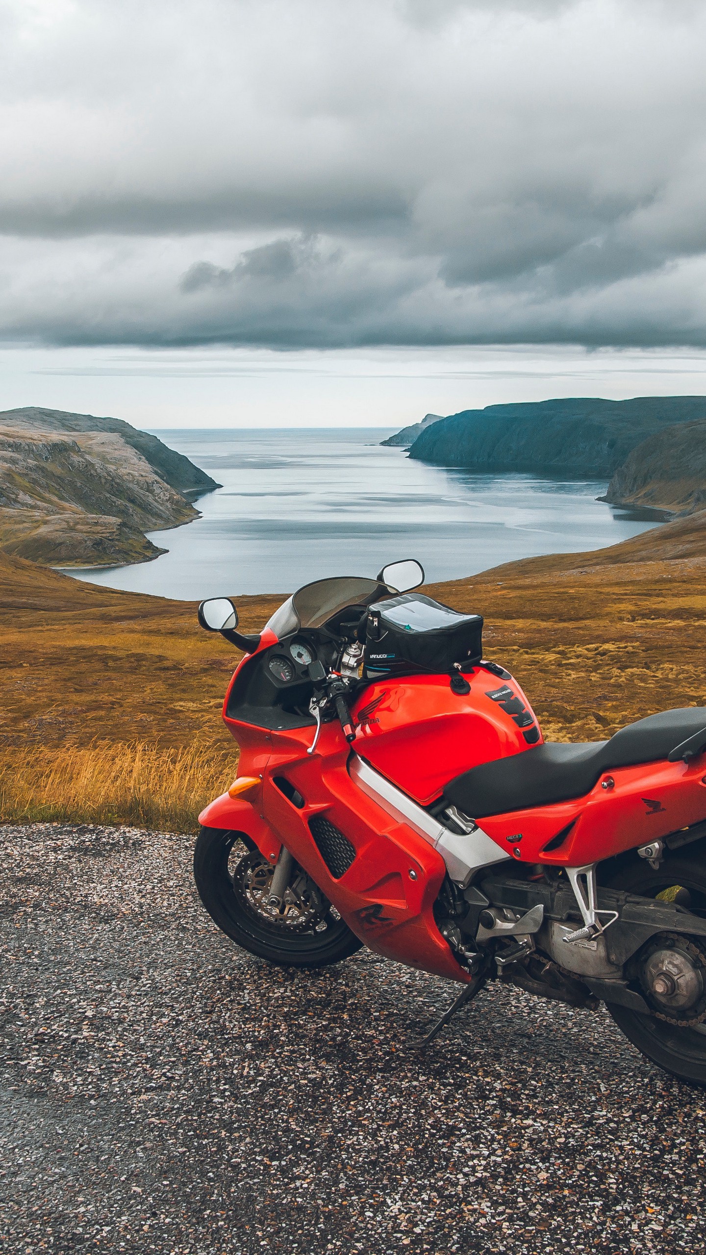 Обои honda, мотоцикл, байк, горы, море, путешествие на телефон скачать бесплатно