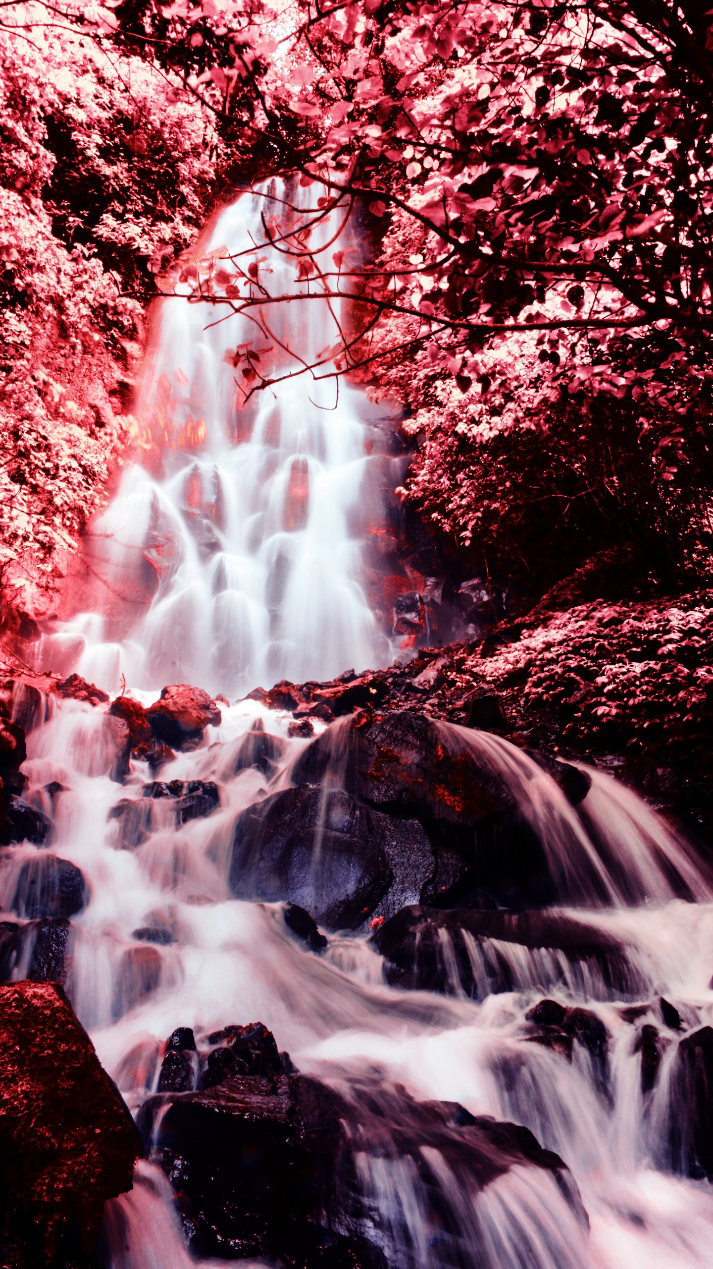 Красный водопад