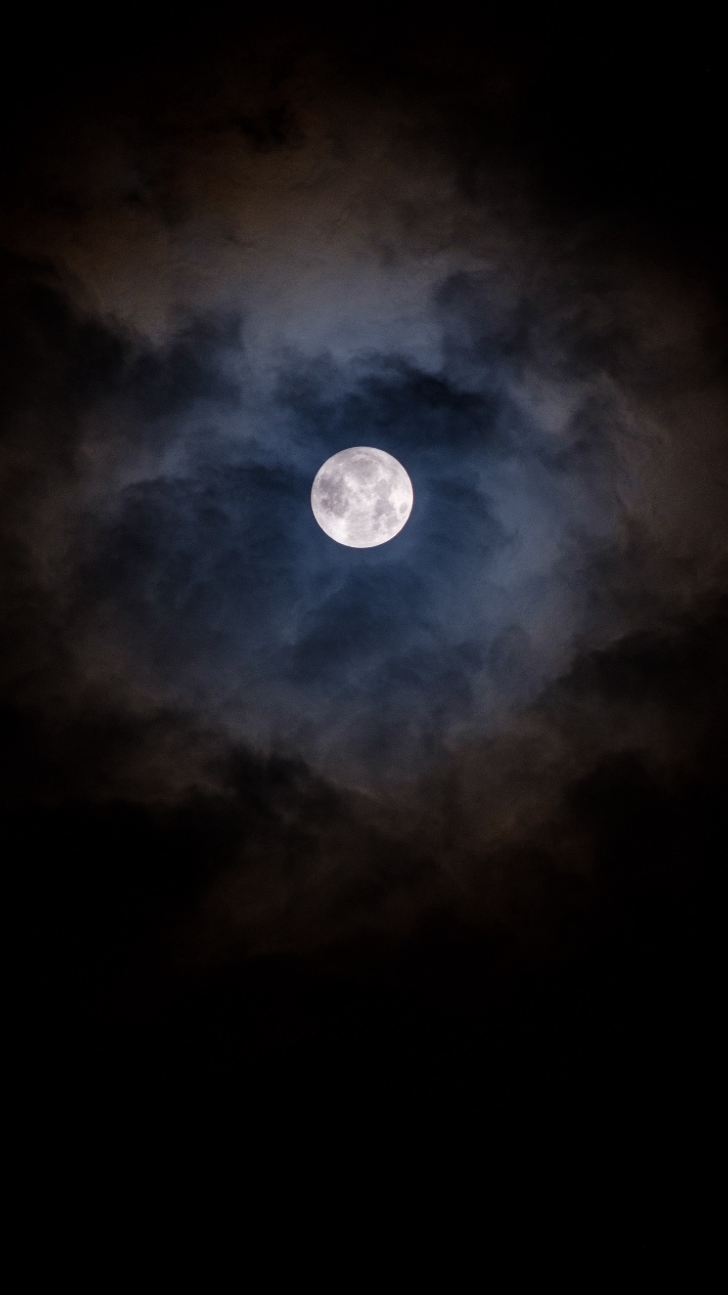 Обои на телефон луна, облака, ночь, темный, лунный свет - скачать бесплатно  в высоком качестве из категории Темные