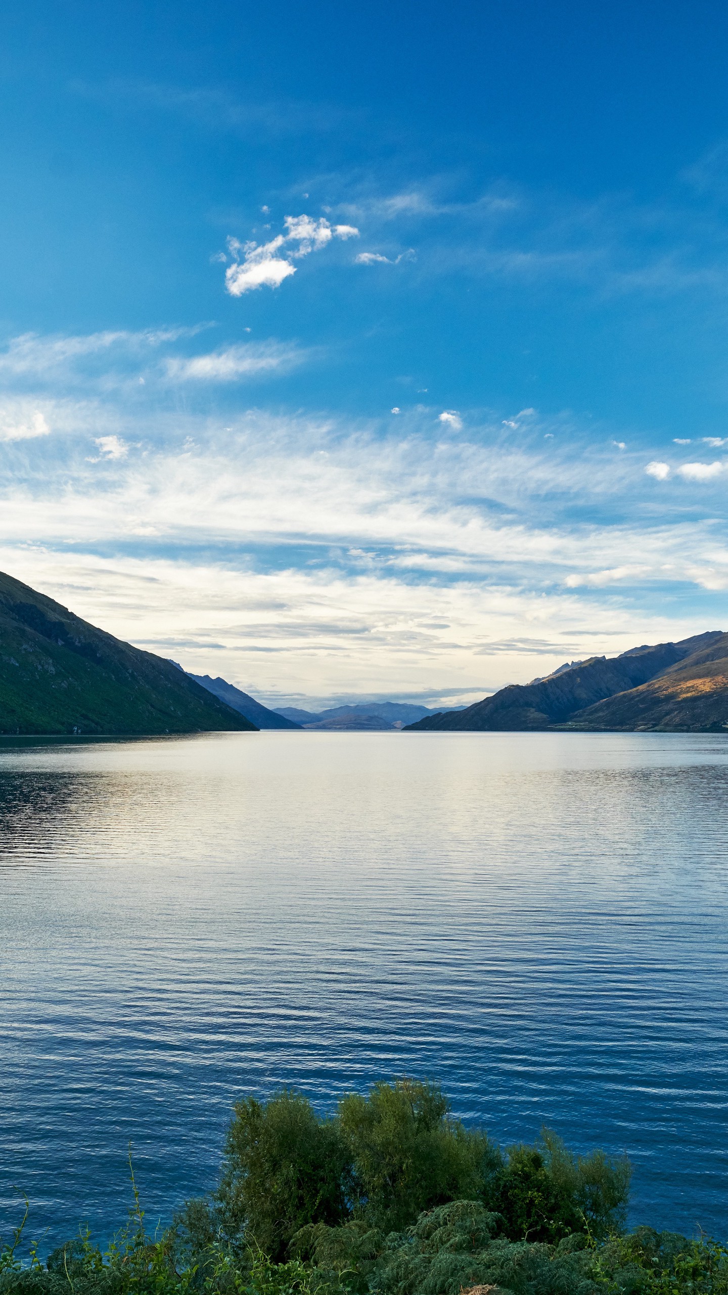 Обои на телефон озеро, вода, горы небо, пейзаж, новая зеландия - скачать  бесплатно в высоком качестве из категории Природа