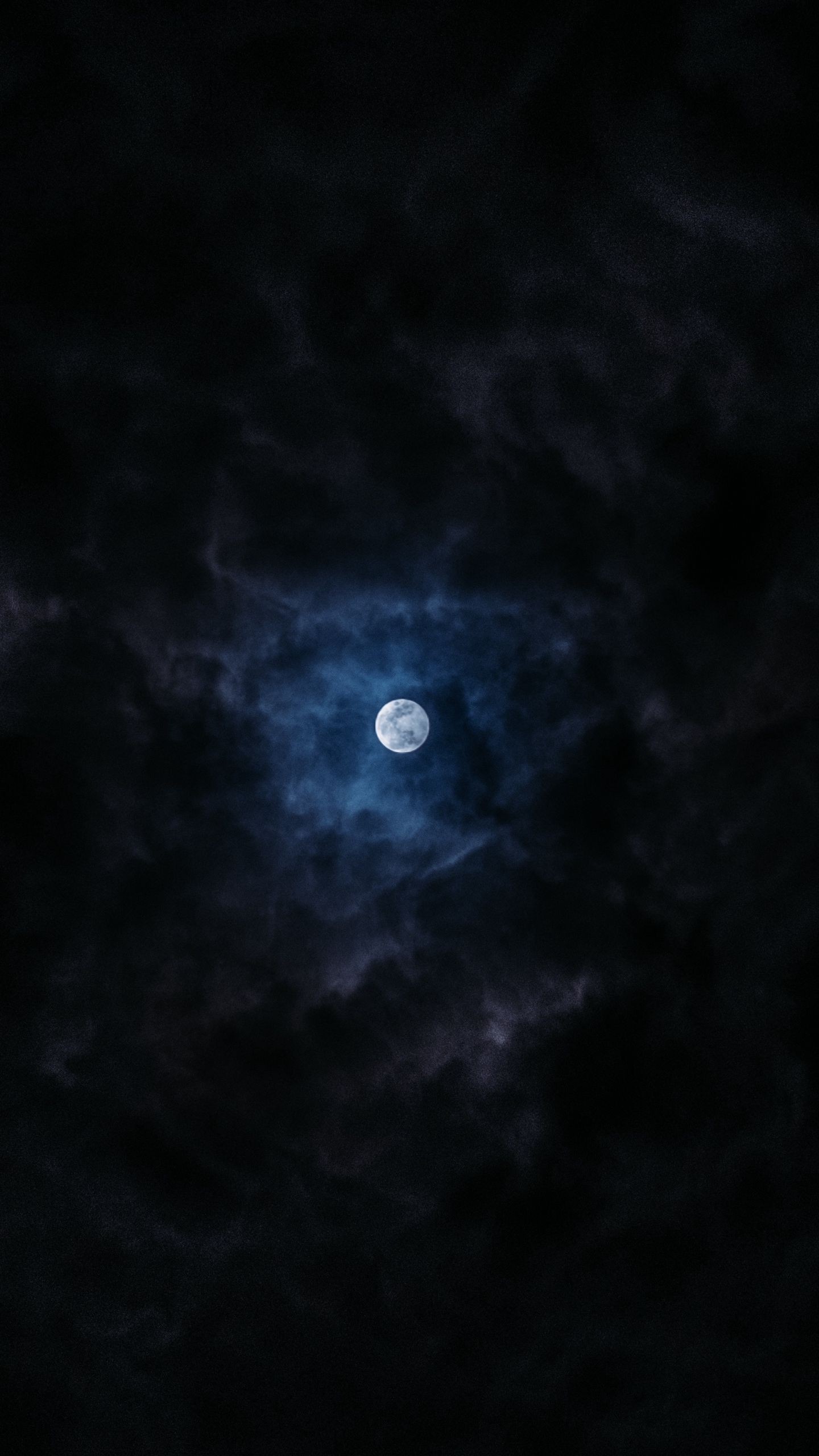 Обои луна, полнолуние, облака, ночь, небо, темный на телефон скачать бесплатно