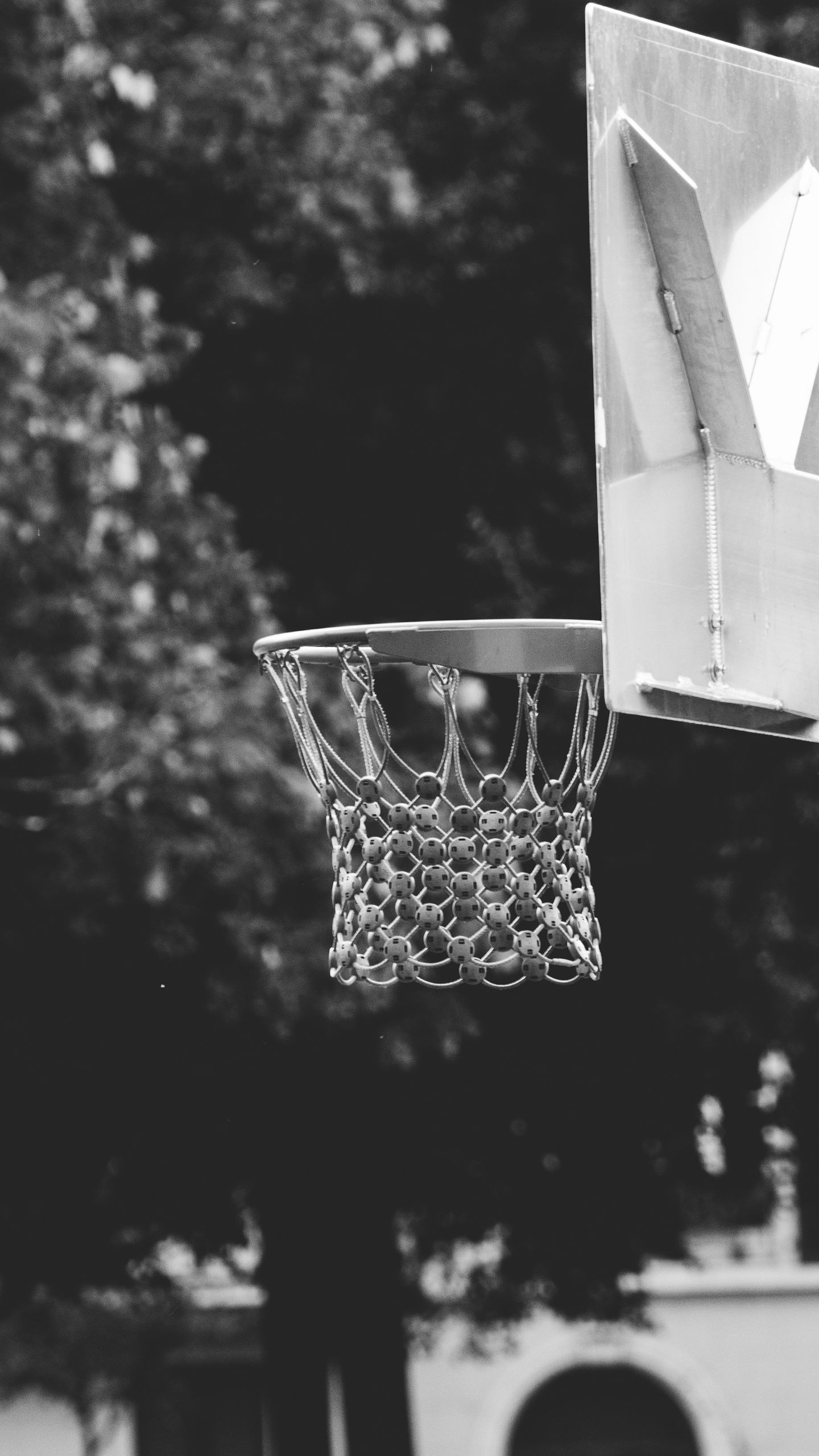 Обои баскетбольное кольцо, чб, баскетбол, площадка на телефон скачать бесплатно